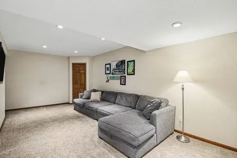 2714 Shadow Wood Court Chaska MN 55318