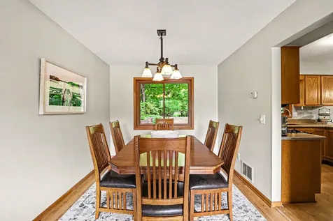 2714 Shadow Wood Court Chaska MN 55318