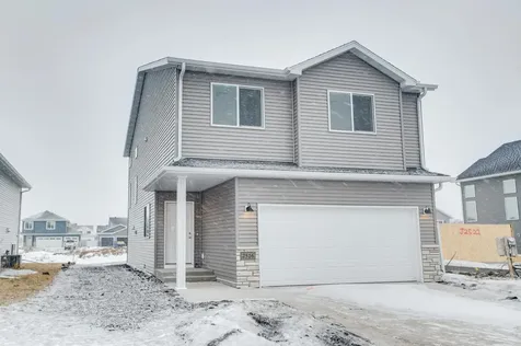 2516 38th Avenue S Moorhead MN 56560