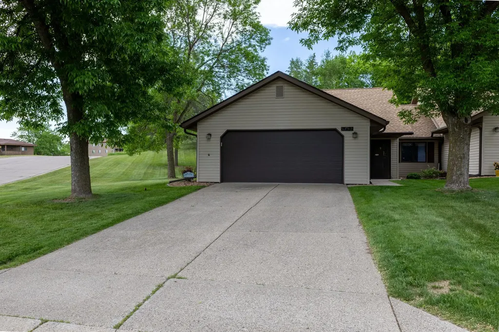 1782 Cobblestone Court Red Wing MN 55066