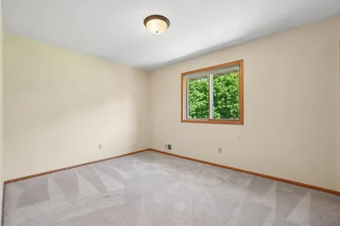 9220 Hillside Trail S Cottage Grove MN 55016