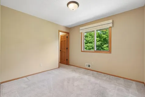 9220 Hillside Trail S Cottage Grove MN 55016