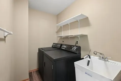 9220 Hillside Trail S Cottage Grove MN 55016