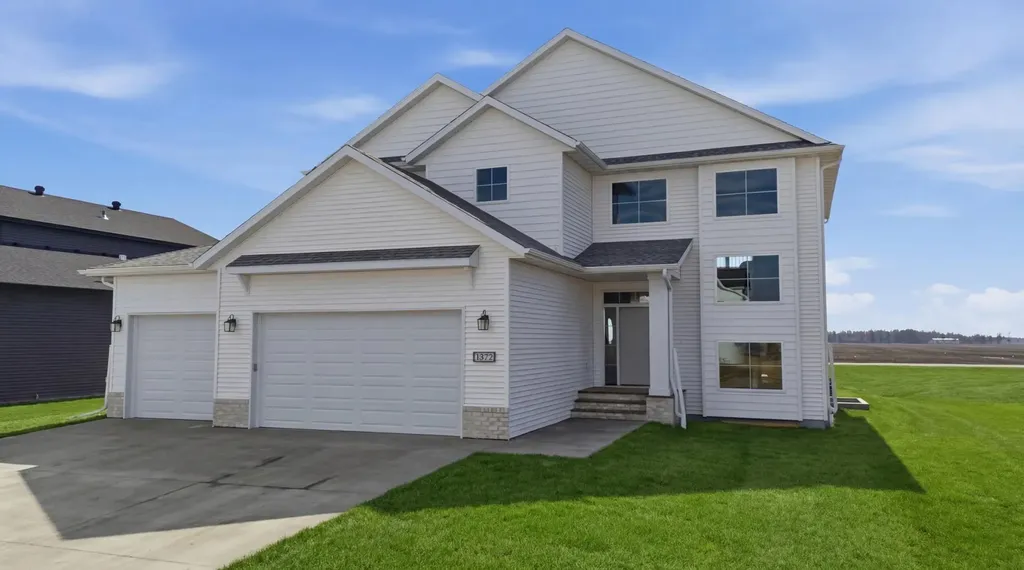 1572 75th Avenue S Fargo ND 58104