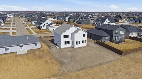 1572 75th Avenue S Fargo ND 58104