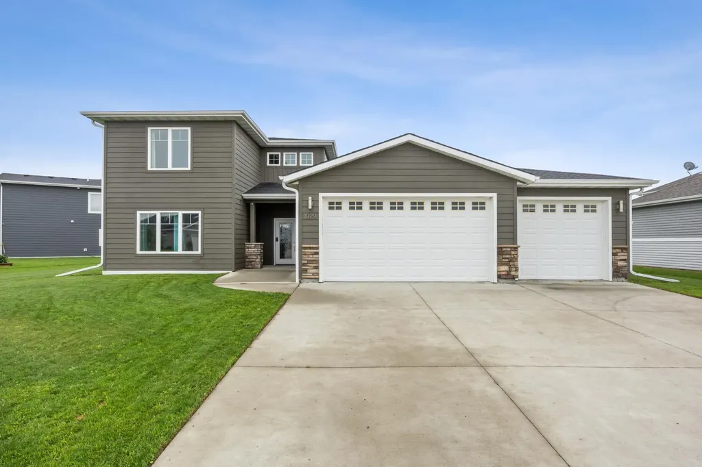1029 44th Avenue S Moorhead MN 56560