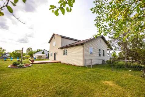 1124 Garnet Boulevard Detroit Lakes MN 56501