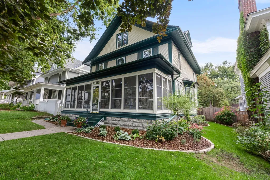 2017 Girard Avenue S Minneapolis MN 55405