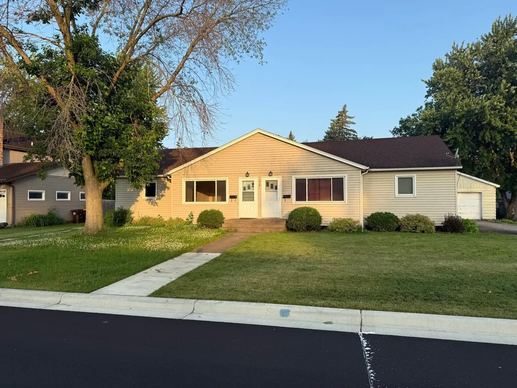 314 And 316 Pershing Ave N New Prague MN 56071