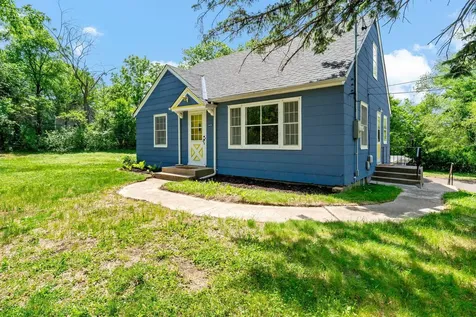 2435 Victoria Street N Roseville MN 55113