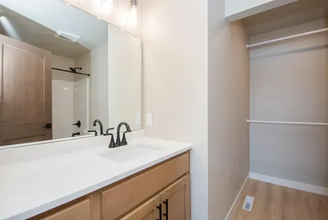 6590 68th Street S Horace ND 58047