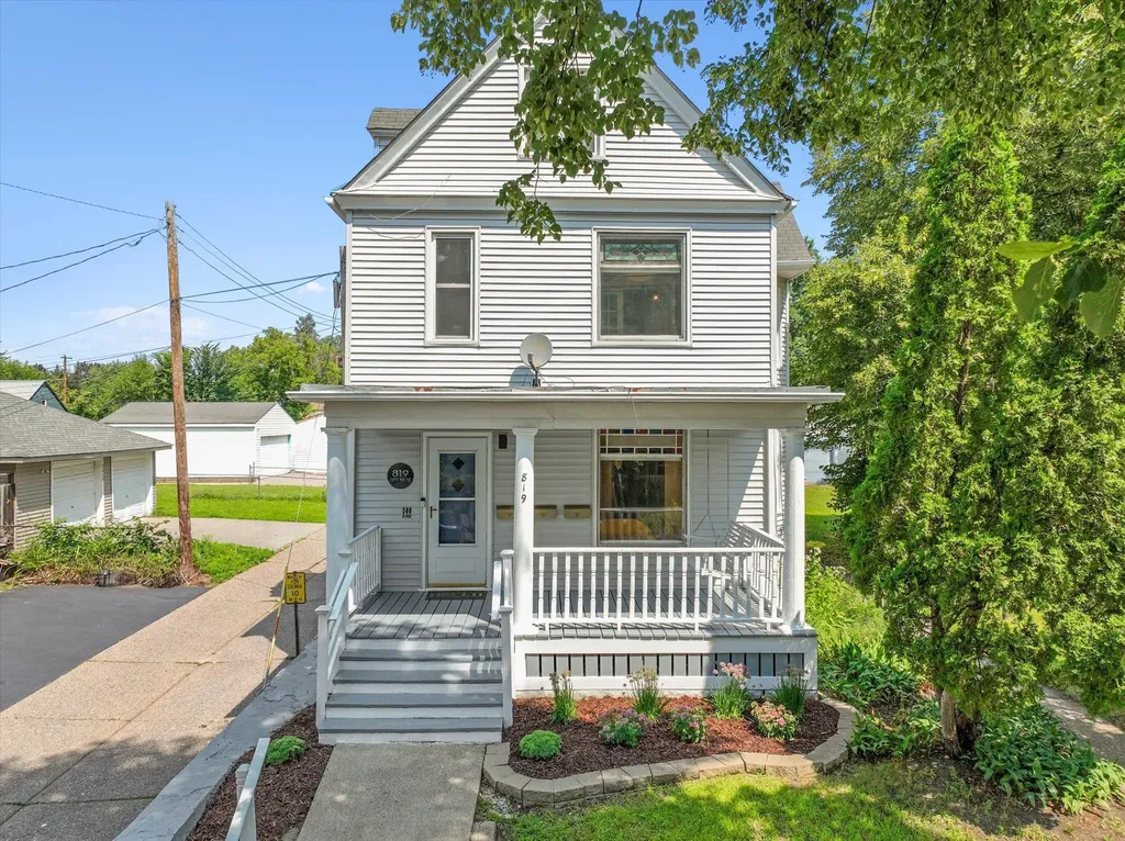 819 24th Avenue NE Minneapolis MN 55418