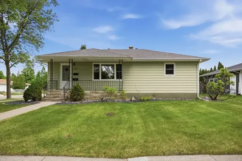 2204 7th Street S Moorhead MN 56560