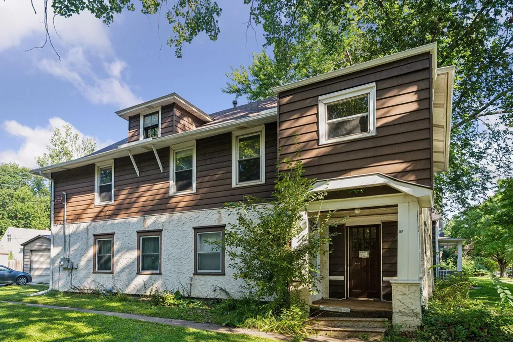 1083 Chatsworth Street N Saint Paul MN 55103