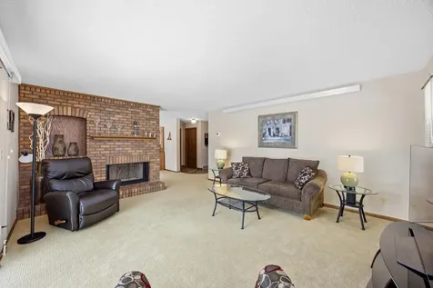 326 10th Avenue S Fargo ND 58103