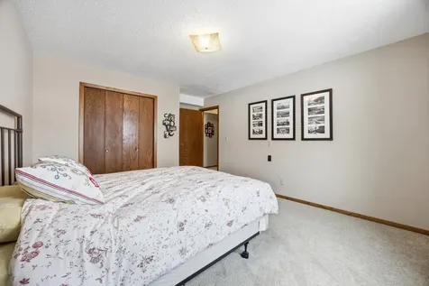 326 10th Avenue S Fargo ND 58103