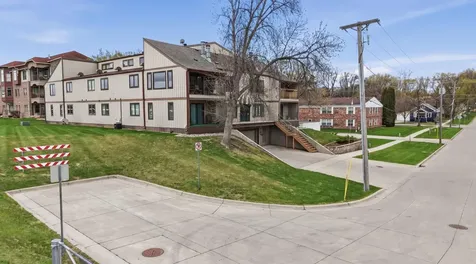 326 10th Avenue S Fargo ND 58103