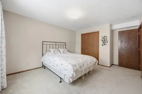 326 10th Avenue S Fargo ND 58103
