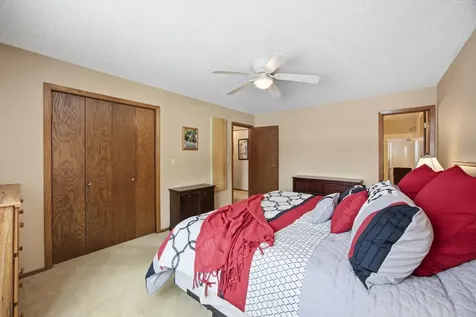 326 10th Avenue S Fargo ND 58103