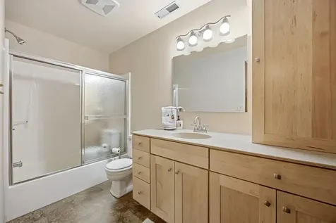 326 10th Avenue S Fargo ND 58103