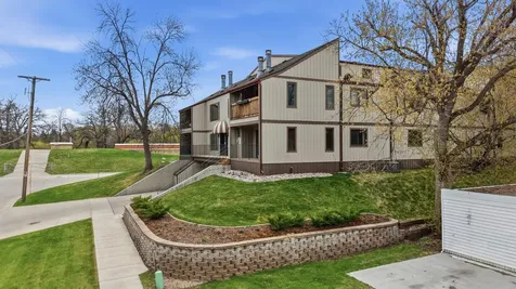 326 10th Avenue S Fargo ND 58103