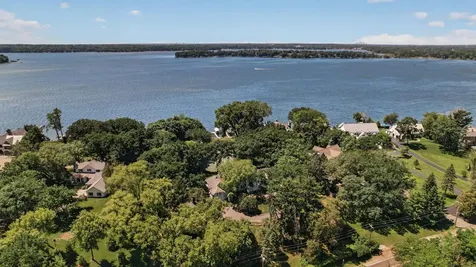 40 Dellwood Avenue Dellwood MN 55110