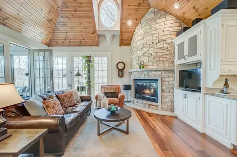 27 Pine Road North Oaks MN 55127