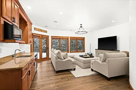 1944 Chinook Drive Duluth MN 55811