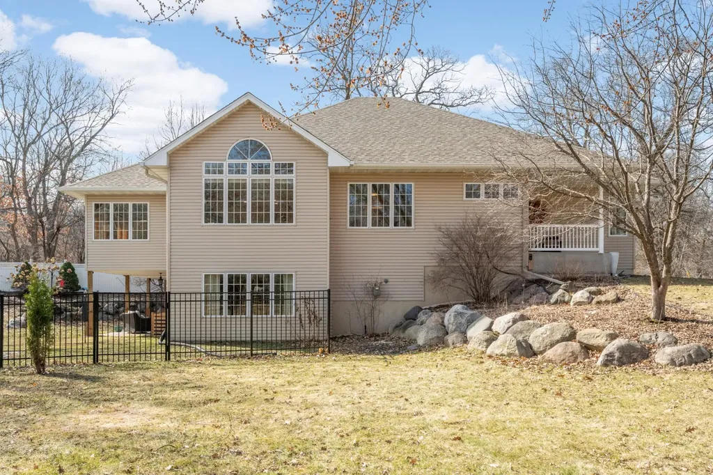 12201 Glendale Lane Minnetonka MN 55305