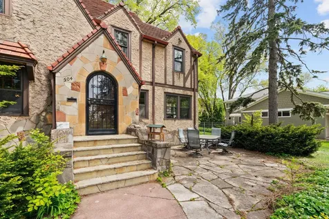 504 Mississippi River Boulevard S Saint Paul MN 55116