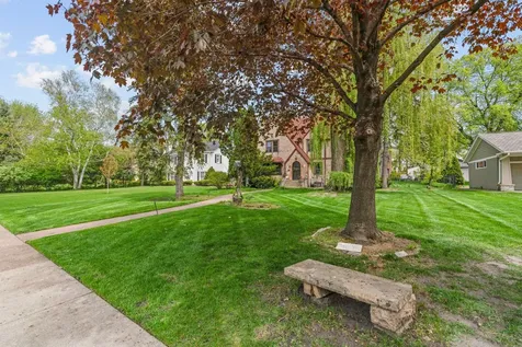 504 Mississippi River Boulevard S Saint Paul MN 55116