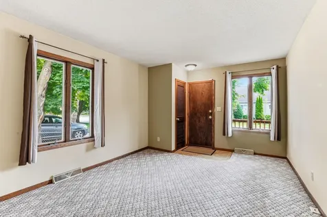2291 Rockwood Avenue Saint Paul MN 55116