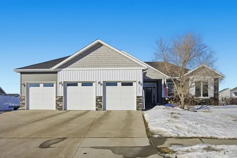 1465 Shawnas Place S Fargo ND 58104