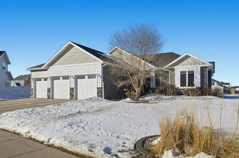 1465 Shawnas Place S Fargo ND 58104