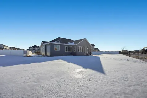 1465 Shawnas Place S Fargo ND 58104