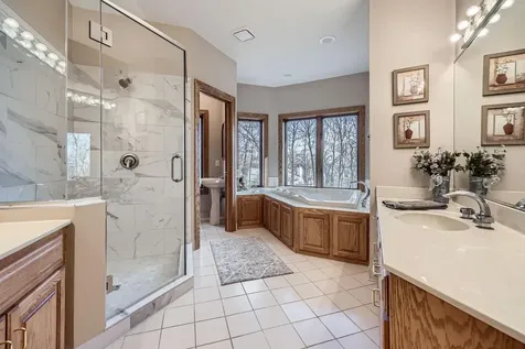 4 W Bay Lane North Oaks MN 55127