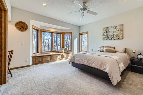 4 W Bay Lane North Oaks MN 55127