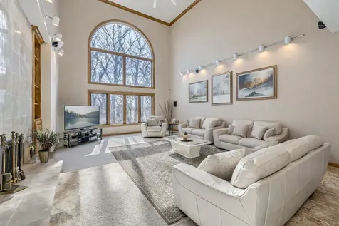 4 W Bay Lane North Oaks MN 55127
