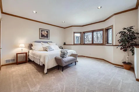 4 W Bay Lane North Oaks MN 55127