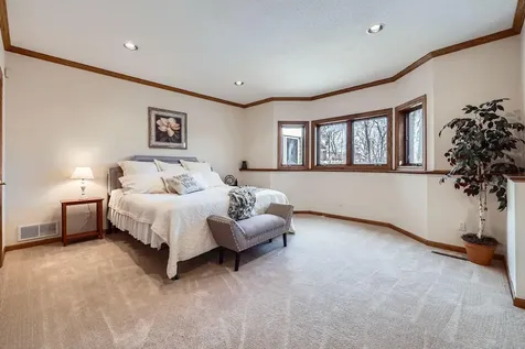 4 W Bay Lane North Oaks MN 55127