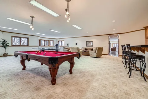 4 W Bay Lane North Oaks MN 55127