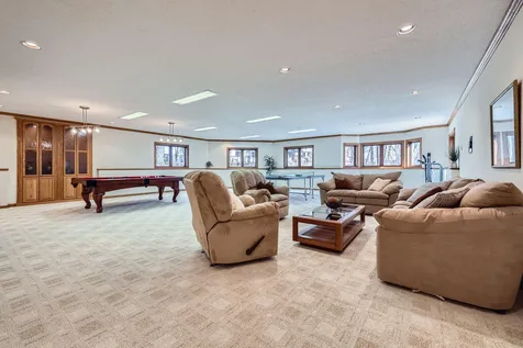 4 W Bay Lane North Oaks MN 55127