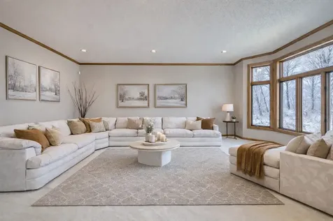 4 W Bay Lane North Oaks MN 55127