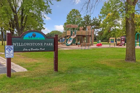 9217 W River Road Brooklyn Park MN 55444
