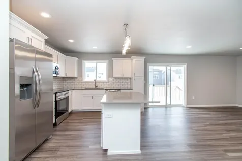 6826 Thomas Street Horace ND 58047
