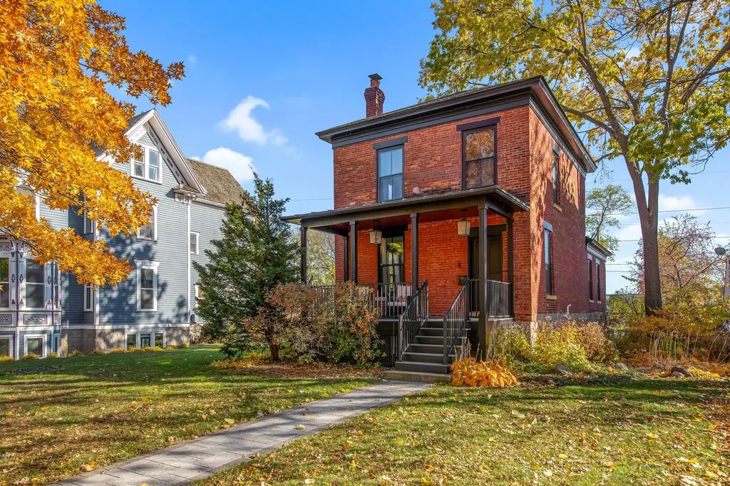 53 Irvine Park Saint Paul MN 55102