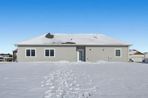 1576 75th Avenue S Fargo ND 58104