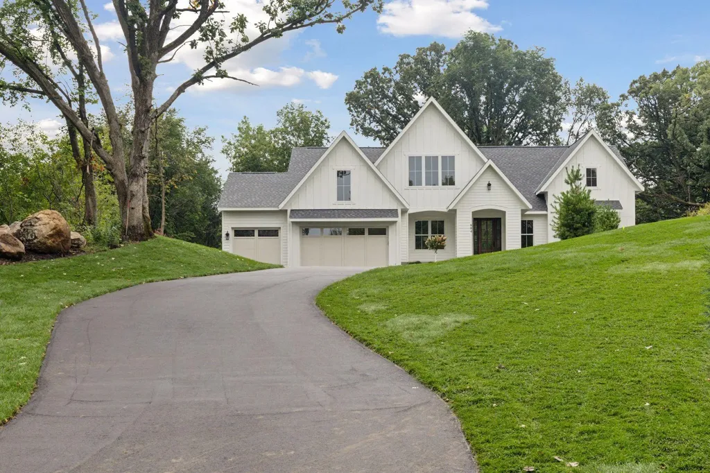 804 Great Oaks Trail Eagan MN 55123