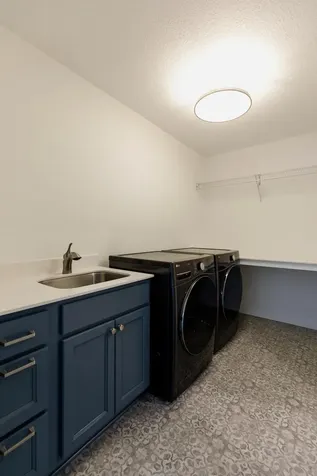 2816 Oxford Street N Roseville MN 55126