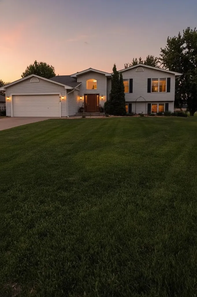 812 Larkspur Court Shakopee MN 55379